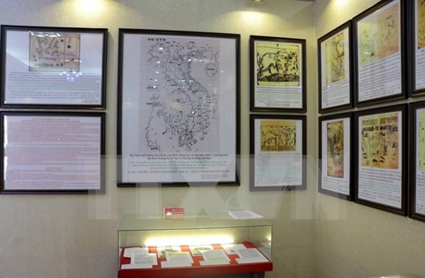 “黄沙与长沙归属越南：历史证据与法律依据”地图资料展在和平省开展 hinh anh 1