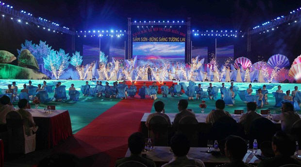 2016年清化省岑山海洋旅游节正式开幕 hinh anh 1