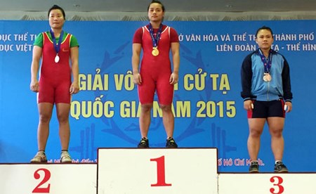亚洲举重锦标赛：越南举重女运动员阮氏雪梅获得两枚铜牌 hinh anh 1
