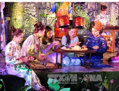 2016年顺化文化节：“顺化宫廷与民间美食”学术研讨会 hinh anh 1