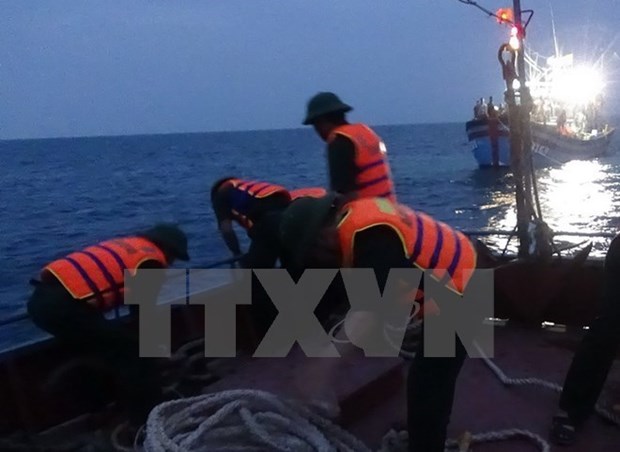 越南渔业工会对一艘不明身份船只撞沉越南渔船表示强烈谴责与严重反对 hinh anh 1