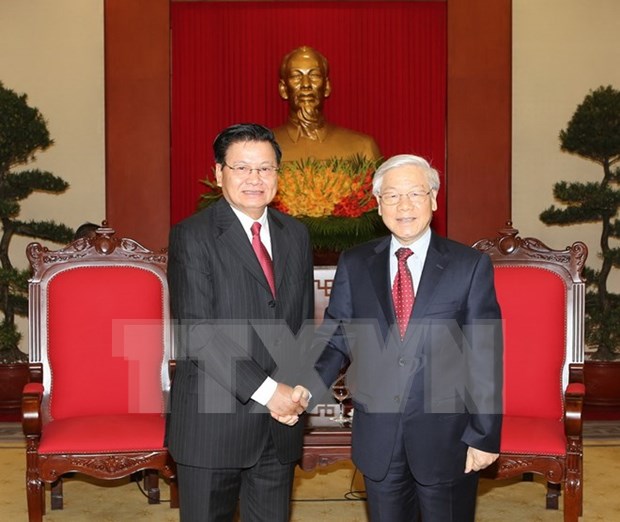 越共中央总书记阮富仲会见老挝总理通伦 hinh anh 1