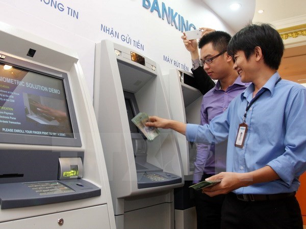 河内：两名中国人涉嫌用伪造ATM卡取钱遭刑事拘留 hinh anh 1