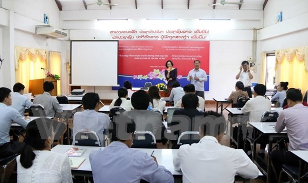 越南继续为老挝记者队伍提供培训 hinh anh 1