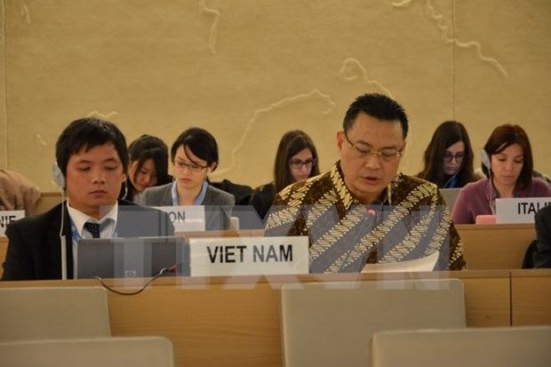 越南代表在联合国人权理事会第32次会议多场讨论会上积极建言献策 hinh anh 1