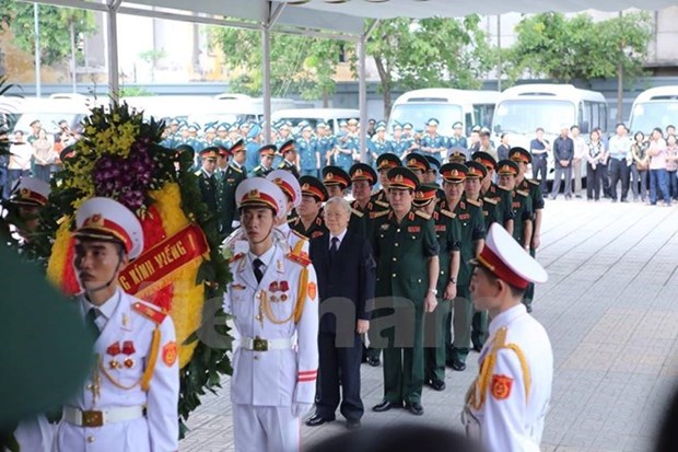 越南党和国家领导出席CASA-212失事飞机9名飞行员遗体告别仪式 hinh anh 1