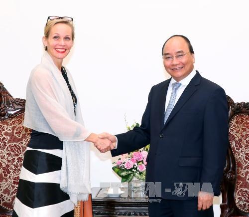 瑞典和缅甸驻越大使辞行拜会政府总理阮春福 hinh anh 1