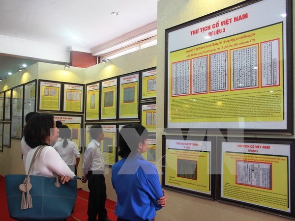 “黄沙和长沙归属越南——历史证据和法律依据”地图资料展在坚江省举行 hinh anh 1