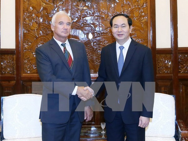 越南国家主席陈大光会见白俄罗斯驻越南大使 hinh anh 1