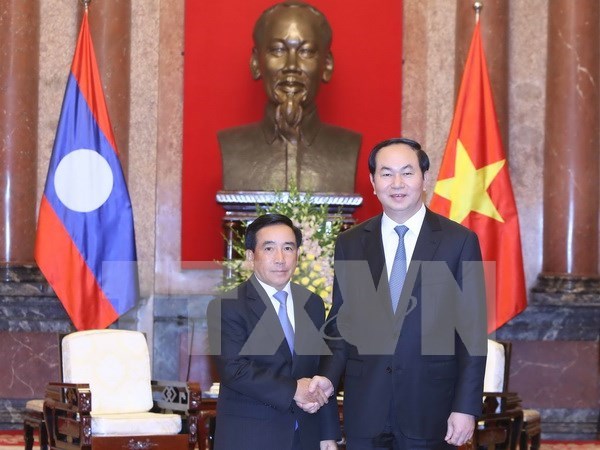 越南国家主席陈大光会见老挝客人 hinh anh 1