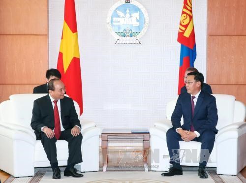 阮春福总理圆满结束对蒙古进行正式访问并出席第11届亚欧首脑会议 hinh anh 2