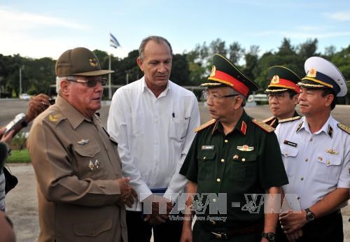 越南国防部高级代表团对古巴进行正式友好访问 hinh anh 1
