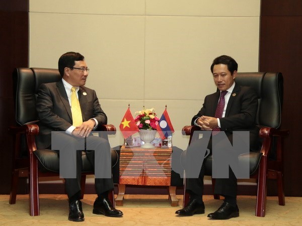 第49届东盟外长会议：越南政府副总理兼外长范平明会见老文缅三国外长 hinh anh 1