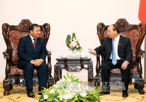 越南政府总理阮春福会见了柬埔寨驻越南大使 hinh anh 1
