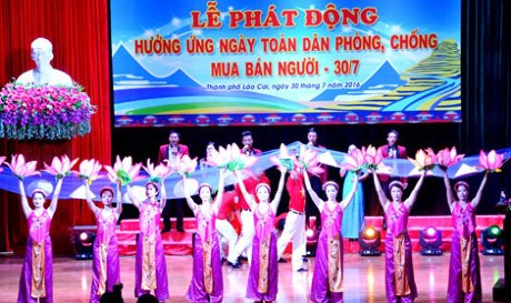“2016年越南全民打击贩运人口日”启动仪式举行 hinh anh 1
