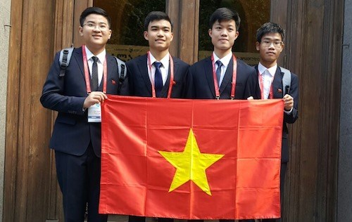 越南学生在2016年国际化学奥林匹克竞赛中夺得两枚金牌 hinh anh 1