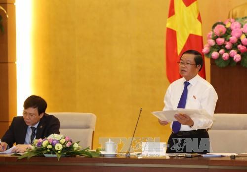 越南国会副主席杜伯巳：新闻媒体应加大宣传力度以服务于发展国家经济社会与融入世界 hinh anh 2