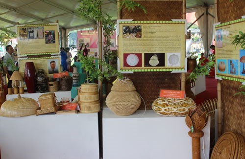 2016年传统手工艺品展销会在河内开幕 hinh anh 2