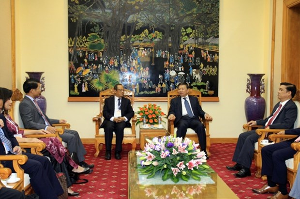 越南公安部长苏林上将会见越南驻外大使和代表机构首席代表 hinh anh 1