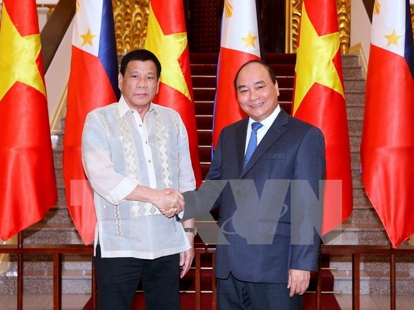 越南政府总理阮春福会见菲律宾总统杜特尔特 hinh anh 1