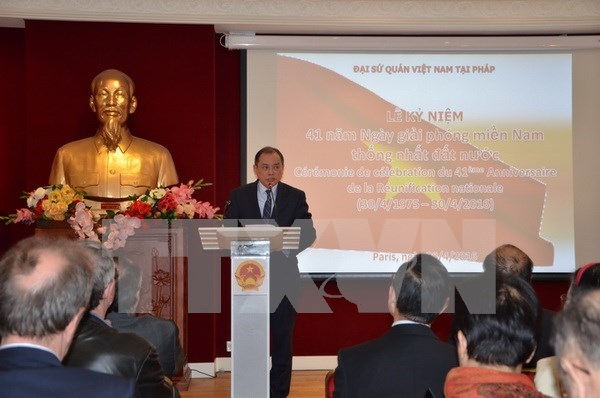 越南南方完全解放、国家统一41周年纪念典礼在法国举行 hinh anh 1