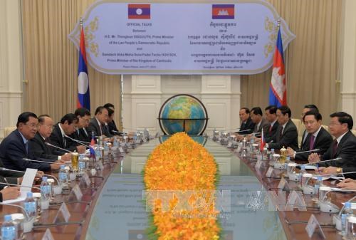 老挝总理通伦•西苏里对柬埔寨进行正式访问 hinh anh 2