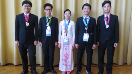 越南学生在2016年国际物理奥林匹克竞赛夺得两枚金牌 hinh anh 1