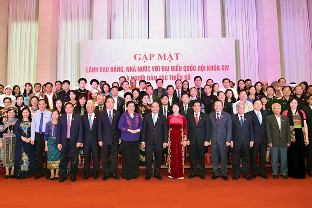 越南党和国家领导人与第十四届国会少数民族代表会面 hinh anh 1