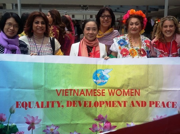 越南代表团出席国际民主妇女联合会第16届代表大会 hinh anh 1