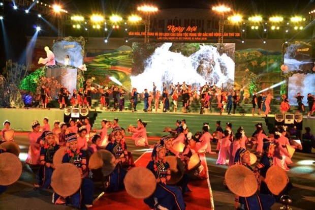 2016年西北地区各民族文化体育旅游节热闹开场 hinh anh 3