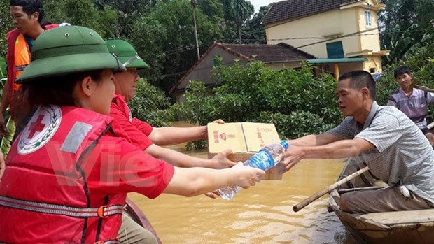越南红十字会向中部受灾民众提供紧急援助 hinh anh 1