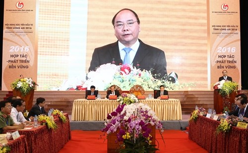 阮春福总理：将隆安省建设成为南部地区三大经济中心之一 hinh anh 1