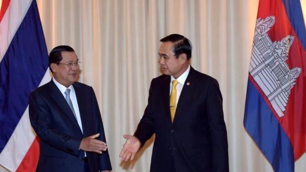 泰国总理与柬埔寨首相就促进双边关系举行会谈 hinh anh 1