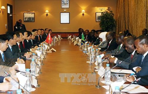越南国家主席张晋创与坦桑尼亚总统马古富力举行会谈 hinh anh 3