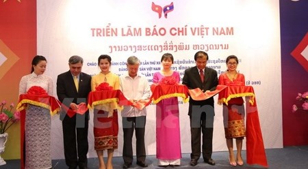 越南刊物展在老挝开幕 hinh anh 1