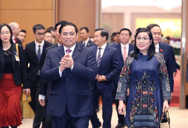 越南政府总理范明政和夫人设宴招待驻越外交使团 hinh anh 1