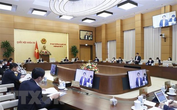 越南国会常委会第十次会议：与会代表对是否取消县级监察员问题仍存在异议 hinh anh 1