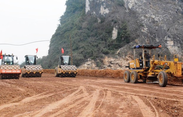 2021-2025年越南北南高速公路12个子项目获批 hinh anh 2