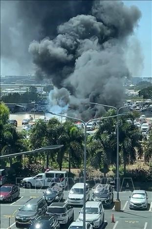 菲律宾马尼拉国际机场停车场发生火灾 hinh anh 1