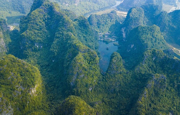 《世界文化和自然遗产保护公约》签署50周年：越南与世界共同保护遗产 hinh anh 1