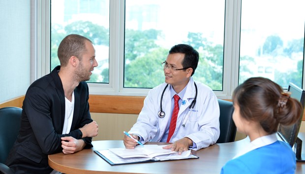 越南医疗保健行业努力既留住国内患者又吸引外国患者 hinh anh 2