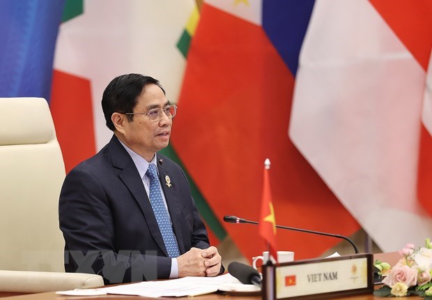 第38届和第39届东盟峰会及系列会议第一天 越南政府总理范明政出席5个会议 hinh anh 2