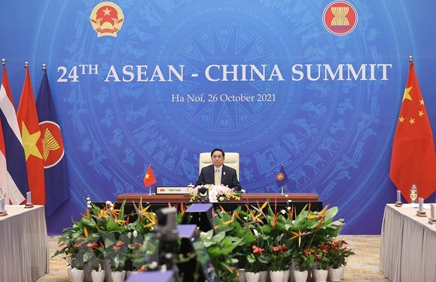 第38届和第39届东盟峰会及系列会议第一天 越南政府总理范明政出席5个会议 hinh anh 4