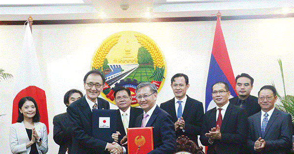 日本为老挝加强人力资源开发提供300万美元的援助资金 hinh anh 1