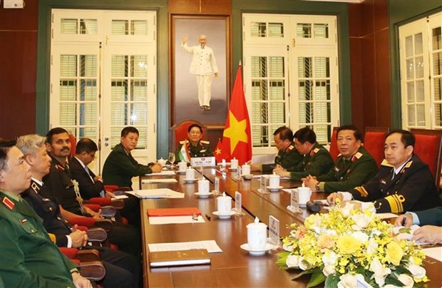 越南国防部长吴春历与印度国防部长视频通话 hinh anh 1