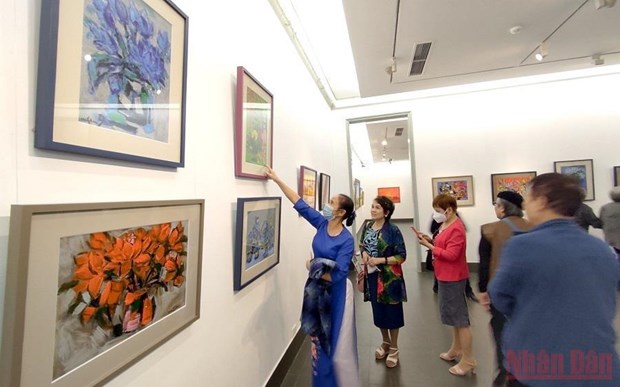 越南画家 “我们身边的生活”美术展亮相越南美术博物馆 hinh anh 2