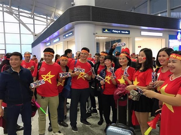 越南球迷前往马来西亚为球队加油助威（组图） hinh anh 4