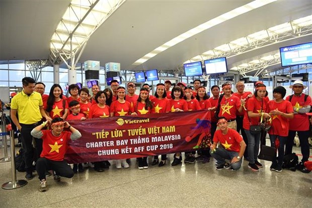越南球迷前往马来西亚为球队加油助威（组图） hinh anh 6