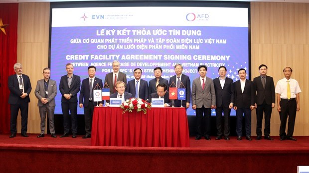 越南电力集团与法国开发署签署协议 为南部配电网项目提供贷款 hinh anh 1