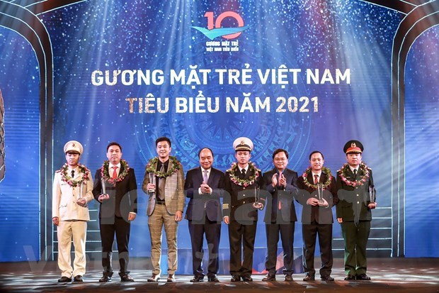 越南颁发2021年优秀青年奖：展青年抱负 担时代使命 hinh anh 1